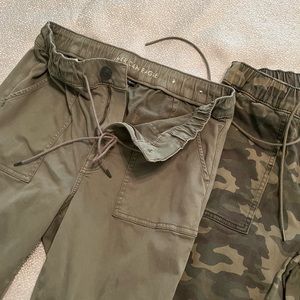 2 pair of American Eagle joggers